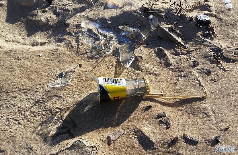 Saplēsta pudele Cik varēju ... Autors: pyrathe Ar metāla detektoru pa pludmali 2019 (ziemas sezona)