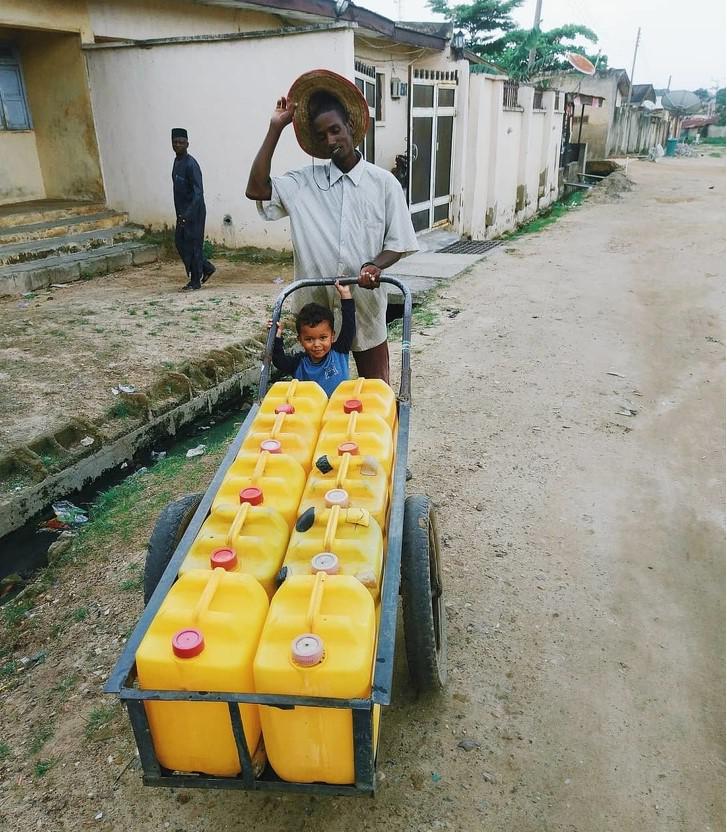 Dzīves apstākļiŪdens mums nav... Autors: The Diāna Pieredzes stāsts: Kā tas īsti ir - pārcelties uz dzīvi Nigērijā?