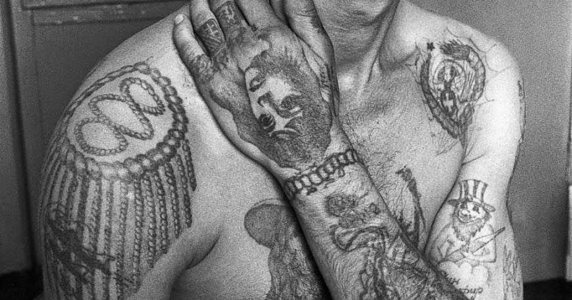 EpauletsAtzinīnas zīme par... Autors: Lestets Cietumnieku tetovējumu nozīmes