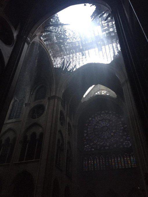  Autors: matilde Foto: Kā izskatās Parīzes Dievmātes katedrāle pēc postošā ugunsgrēka
