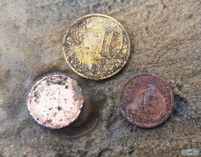 3 monētas  visas gandrīz... Autors: pyrathe Ar metāla detektoru pa pludmali 2019 (Lieldienas)