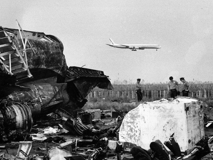 Negaisa mākoņi virs Džona... Autors: Testu vecis Vējš mētāja lidmašīnu kā basketbola bumbu - Eastern Air Lines reiss 66