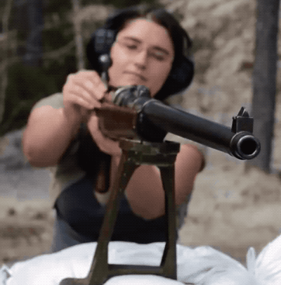  Autors: Fosilija This Girl Is Shooting A 5-Foot 7-Inch WWI Rifle (Arī GiFi)