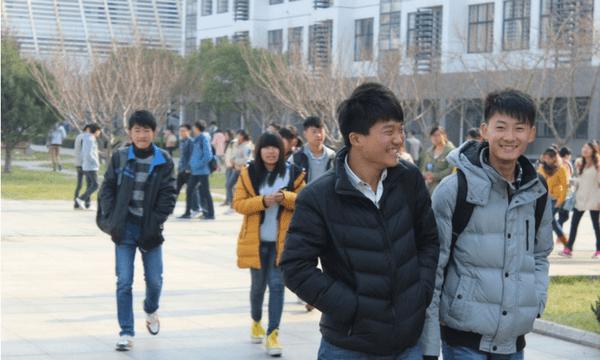 Ķīnā pat koledžas studenti var... Autors: Latvian Revenger Nozīmīgākās atšķirības starp ASV un Ķīnu - izlasi, būsi pārsteigts