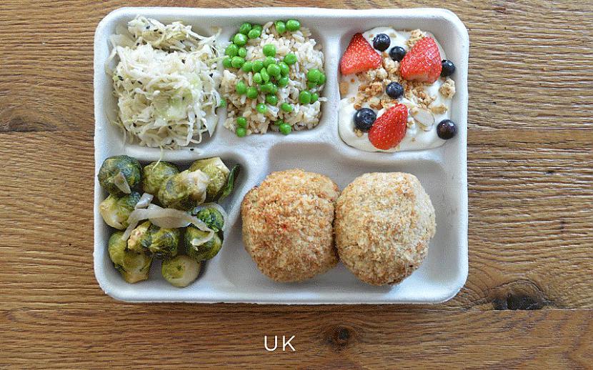 Liebritānijas skolās ēd... Autors: Fosilija Ko ēd skolēni katras valsts skolā!