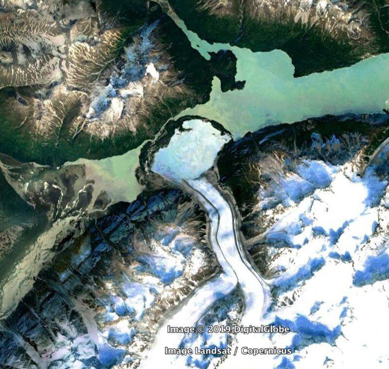 Ūdens no kūstoscarona ledāja... Autors: matilde 20 interesantas vietas, kas atrastas ar «Google Earth» palīdzību