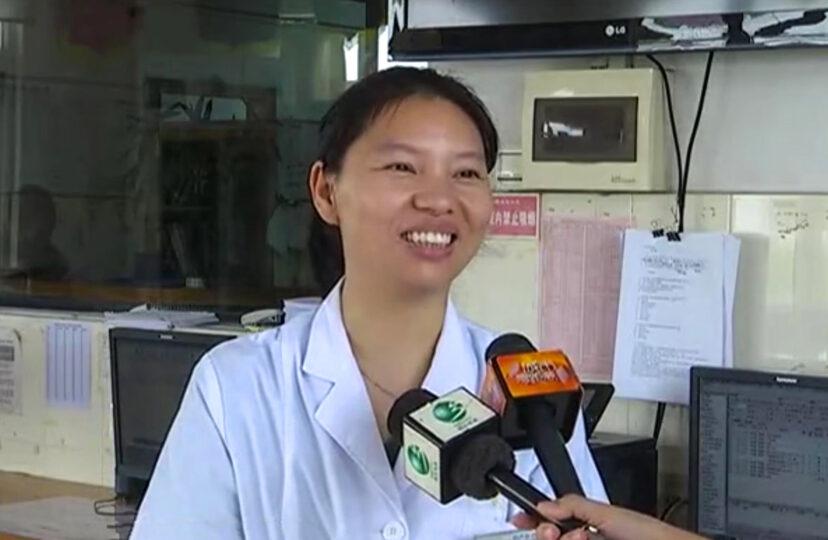 nbspKāda sieviete savā vagīnā... Autors: matilde Ķīnā sieviete izmanto metāla spirāli kā pretapaugļošanās līdzekli