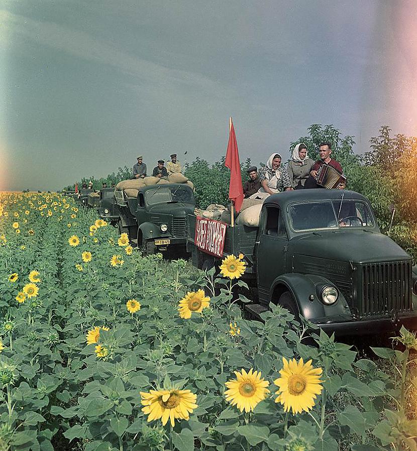 Tikai PSRS cilvēki dodas... Autors: Lestets Padomju laika iestudētās fotogrāfijas