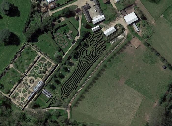 LabirintsMilža pēdas formā... Autors: Lestets Dīvaini atradumi Google kartēs, kas izraisa virkni jautājumu