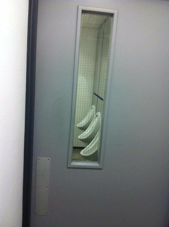  Autors: Fosilija Interesantu lietu klāsts, kas mūs ieskauj. Parastās durvis: bet vai tas tā ir?