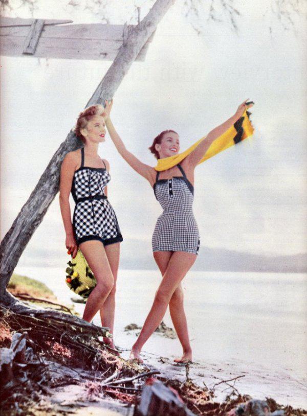  Autors: Fosilija 50. gadu mode: meitenes peldkostīmos