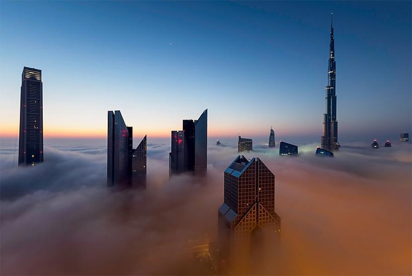 Dubaijas debesskrāpji virs... Autors: matilde Iecienīti tūristu apskates objekti visā pasaulē no cita rakursa (17 attēli)