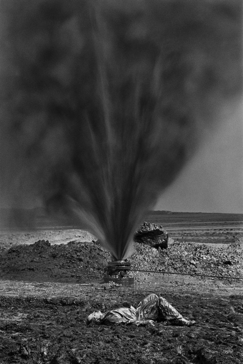  Autors: Lestets Uguns tuksnesis - Kuveitas naftas lauku degšana