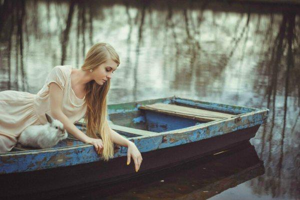  Autors: Fosilija Skaista daba, ezeri un meitene laivā