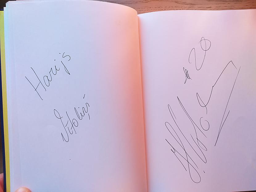 Harijs Vītoliņscaron Autors: Stone Seni Latvijas hokeja izlases spēlētāju paraksti