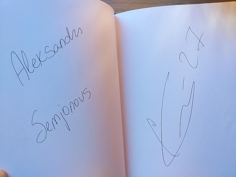 Aleksandrs Semjonovs Autors: Stone Seni Latvijas hokeja izlases spēlētāju paraksti