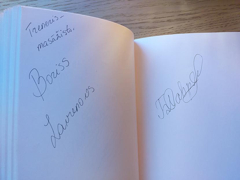 Boriss Lavrenovs Autors: Stone Seni Latvijas hokeja izlases spēlētāju paraksti