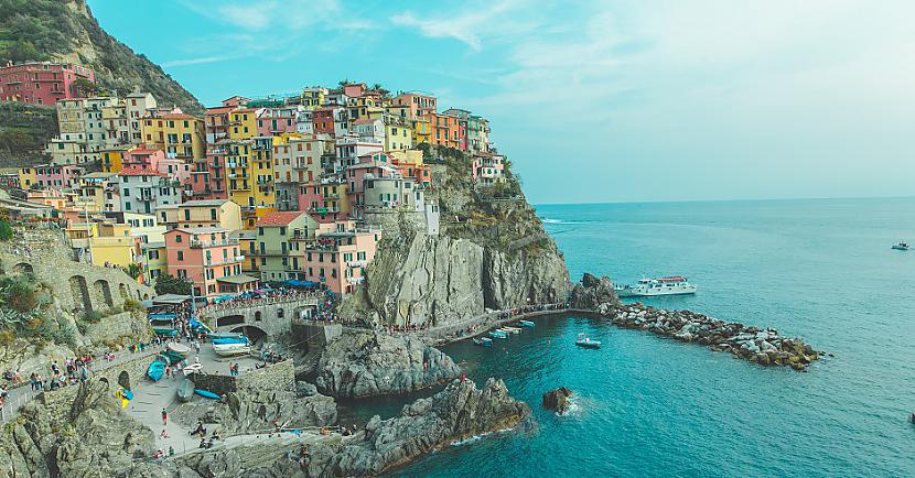 Činkve Terre ItālijaTikai 5... Autors: Lestets 14 vietas pasaulē, kas ir cietušas no pārāk liela tūristu pieplūduma