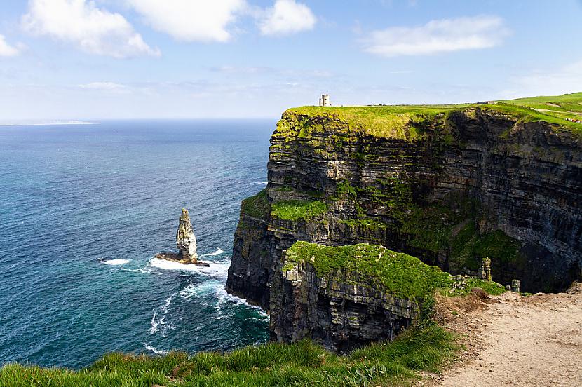 Mohēras klintis ĪrijaTā ir... Autors: Lestets 14 vietas pasaulē, kas ir cietušas no pārāk liela tūristu pieplūduma