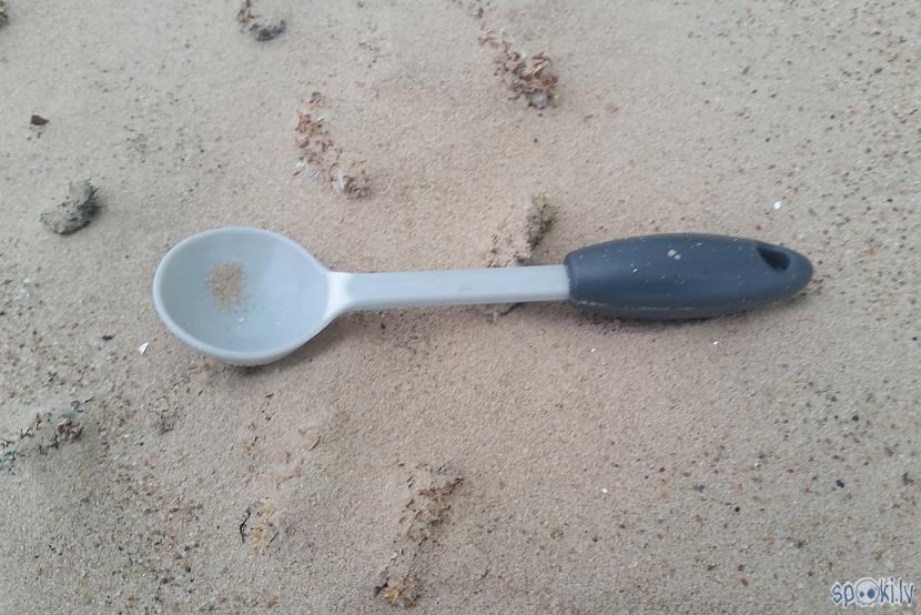 Pludmalē kāds nolicis karoti... Autors: pyrathe Ar metāla detektoru pa pludmali 2020 (jūnijs) #2