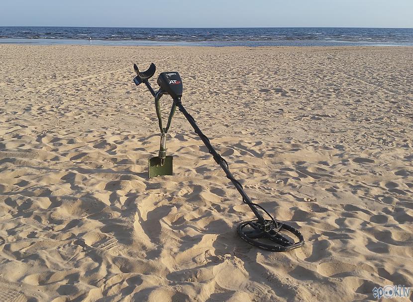 Pastaiga agrā darbadienas rītā Autors: pyrathe Ar metāla detektoru pa pludmali 2020 (jūnijs) #2