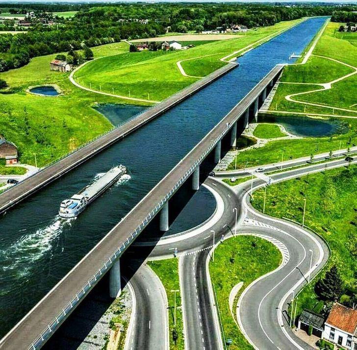 Magdeburgas ūdens tilts Vācijā... Autors: Lestets Neticami, ka šīs 30 fotogrāfijas ir uzņemtas tepat uz Zemes