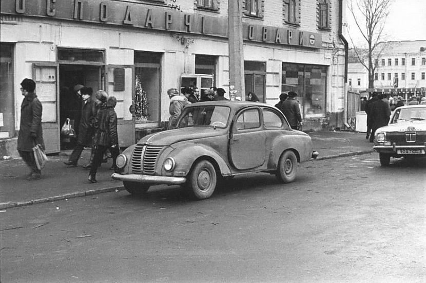 Kamēr lūk tādas nepievērsa... Autors: Lestets PSRS laiku Kijevas ikdiena kādreiz aizliegtajās fotogrāfijās