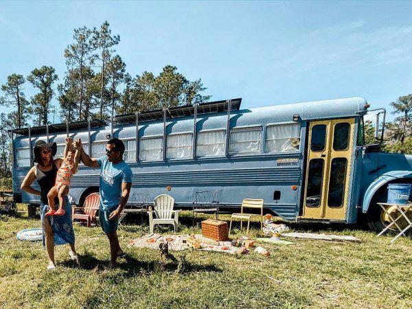 Autors: Fosilija Amerikāņu ģimene skolas autobusu pārvērta mājā