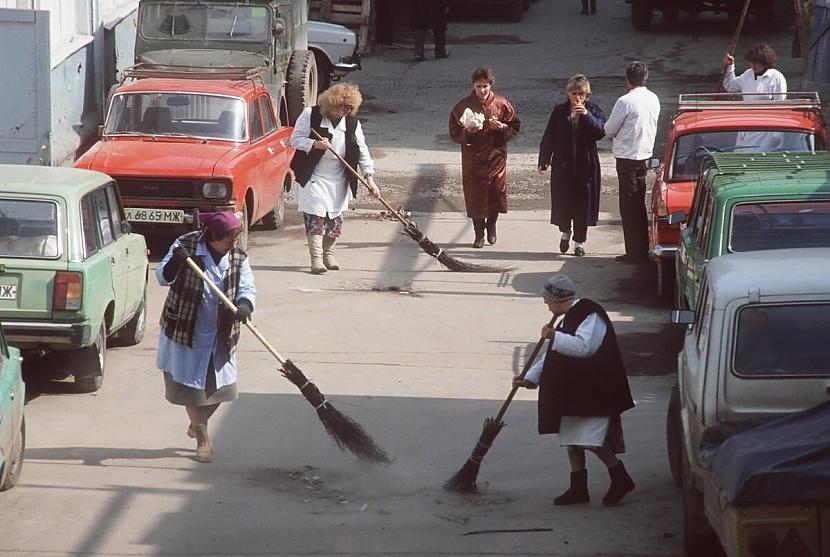  Autors: Fosilija Vēsturisku fotogrāfiju izlase par sociālisma ēras beigām  80-90 gadi