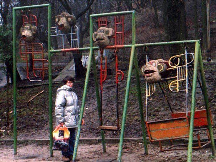  Autors: Fosilija Drūmā bērnība, daži piemēri ar bērnu rotaļu laukumiem 😥