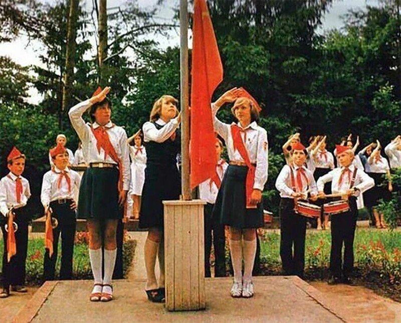  Autors: Zibenzellis69 RETRO FOTOGRĀFIJAS: PSRS laiki, sarkanie kaklauti un pionieri