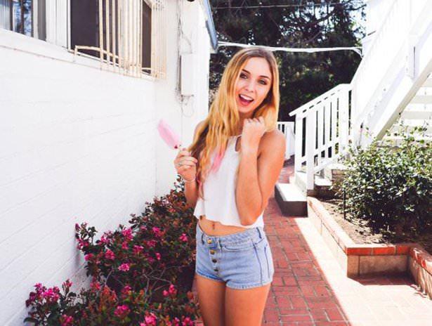  Autors: Zibenzellis69 Tas brīnišķīgais vasaras laiks, kad meitenes mielojas ar saldējumiem