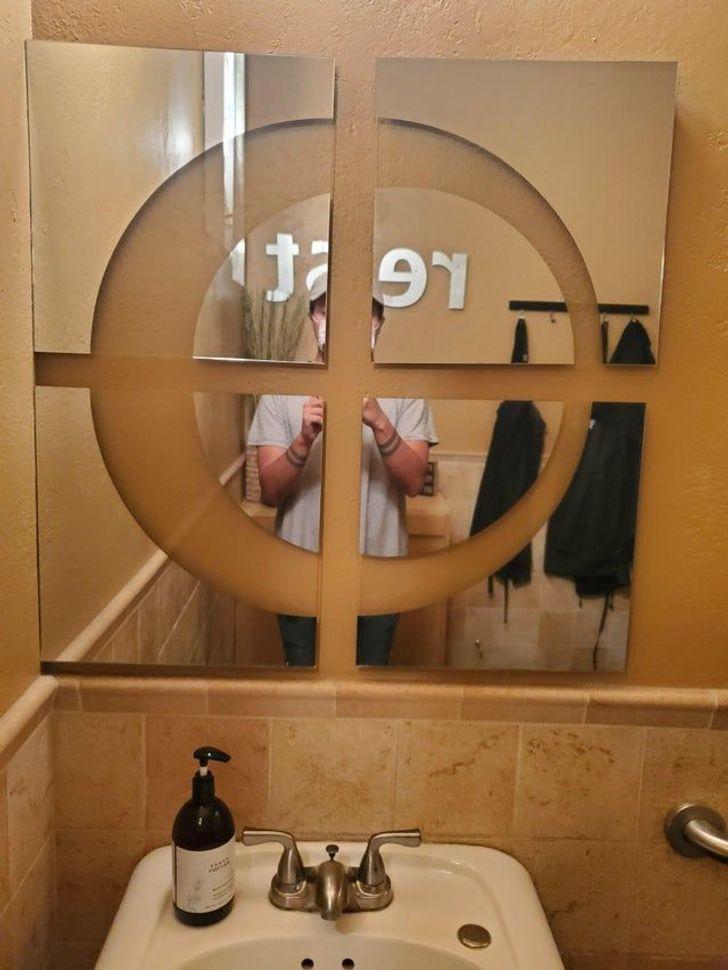 Lūk spogulis tiem cilvēkiem... Autors: matilde 15 vannas istabas, kuru dizains liek domāt: «Kas, pie velna, ir tas?»