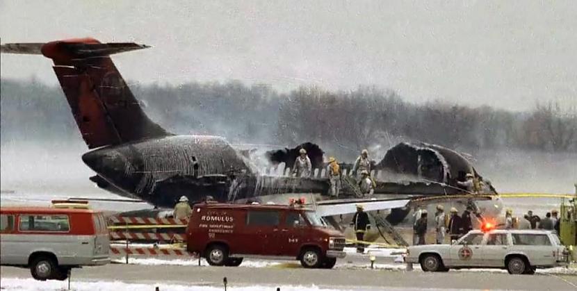 Sadursme Detroitas... Autors: Testu vecis Komerciālo lidaparātu katastrofu bildes (Deviņdesmitie) 1990.-1994.g