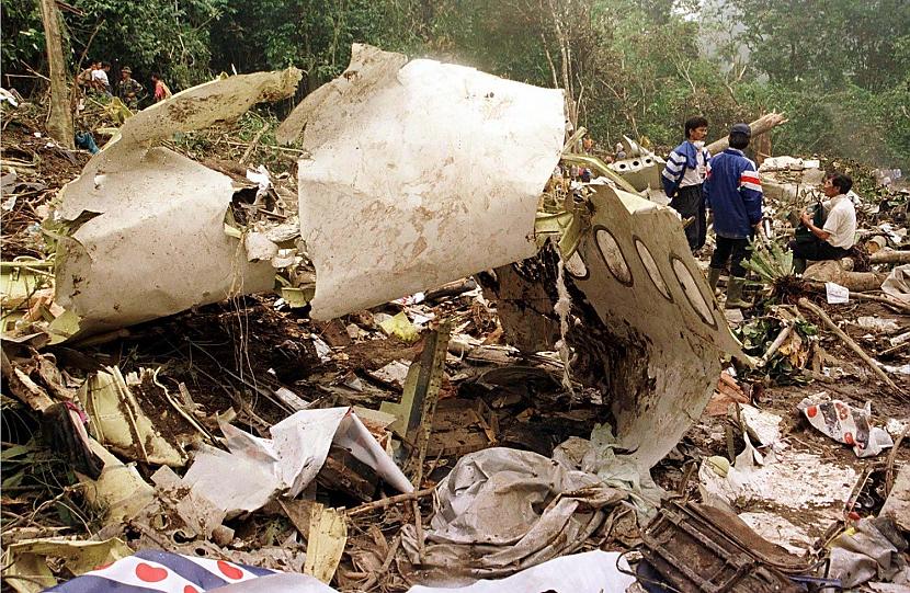 Garuda Indonesia reiss 152... Autors: Testu vecis Komerciālo lidaparātu katastrofu bildes (Deviņdesmitie) 1994.-1999.g