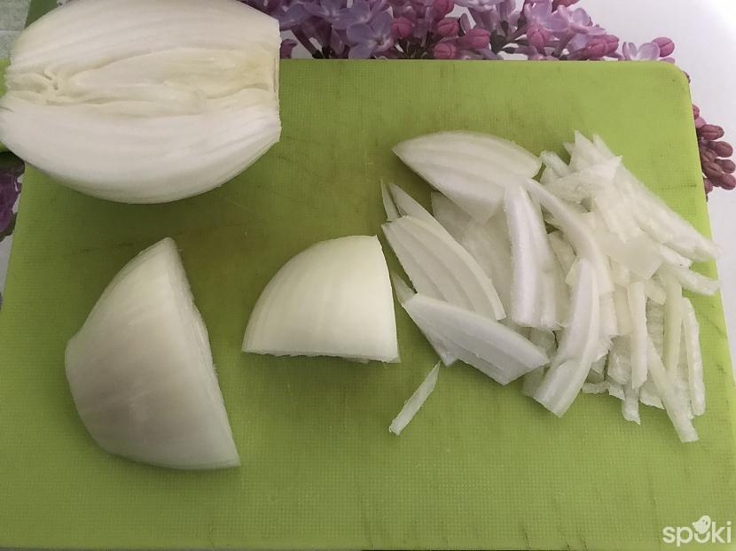 Tad sagriež sīpolu ne kā... Autors: ezkins Baraviku salāti