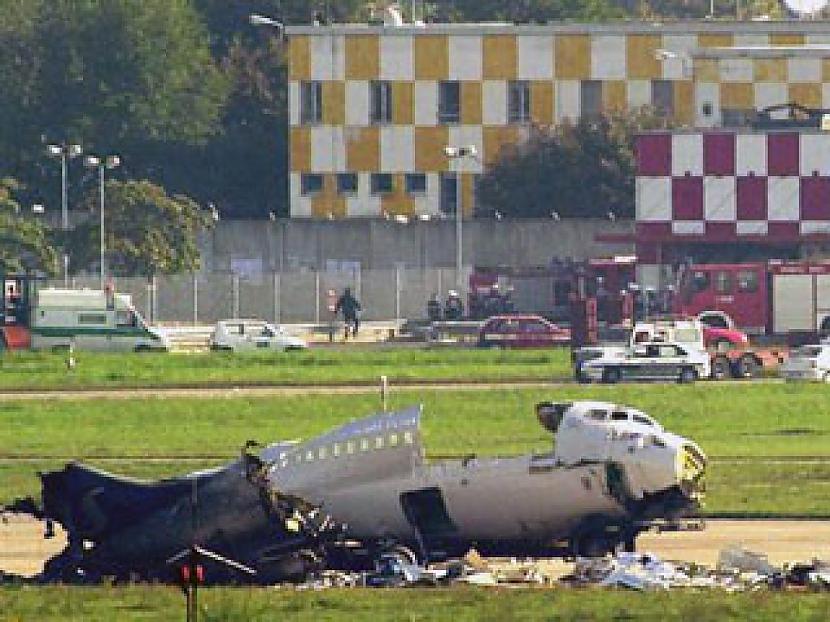 Linates lidostas katastrofa... Autors: Testu vecis Komerciālo lidaparātu katastrofu bildes (Divtūkstošie) 2000.-2003.g