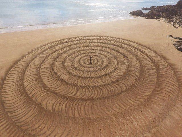  Autors: Zibenzellis69 Mākslinieks pludmalē rada pārsteidzošu, bet īslaicīgu mākslu (25 bildes)