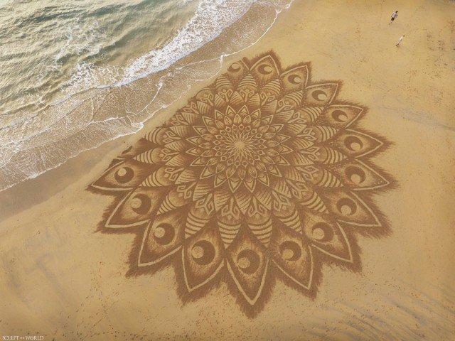  Autors: Zibenzellis69 Mākslinieks pludmalē rada pārsteidzošu, bet īslaicīgu mākslu (25 bildes)