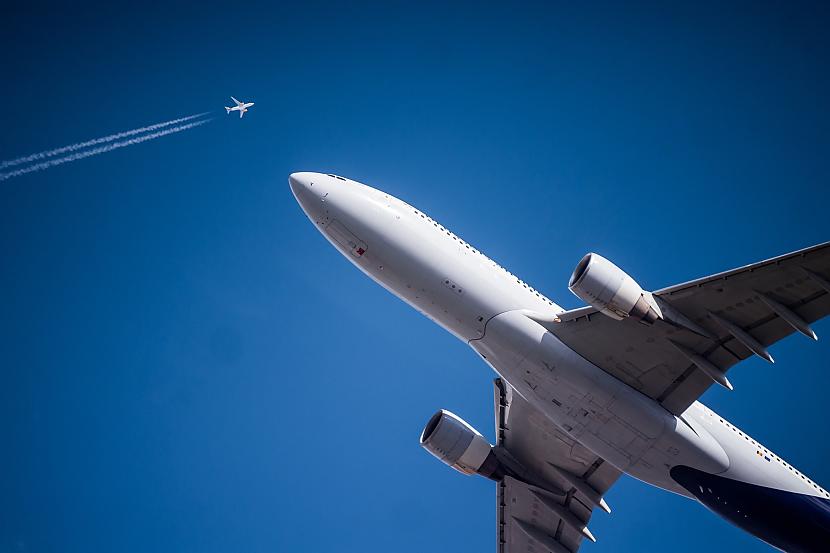 Inversijas gāzu sliedes baltā... Autors: matilde Kādēļ aiz lidmašīnām veidojas baltas svītras? Skaidro Civilās aviācijas aģentūra