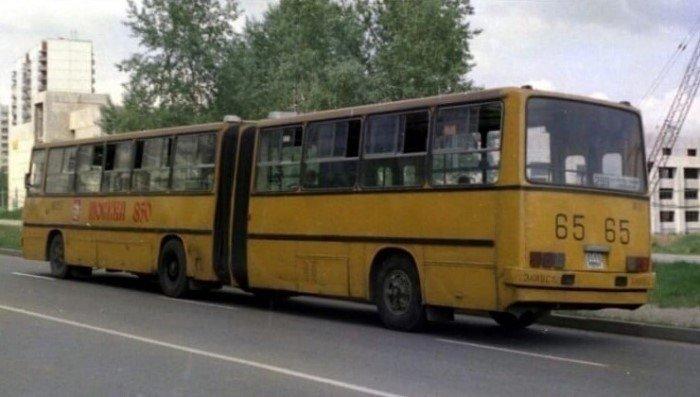 Maskavas autobuss ar svētku... Autors: Zibenzellis69 Tie bija brašie 90. gadi: netipiskas šī pretrunīgā laika fotogrāfijas