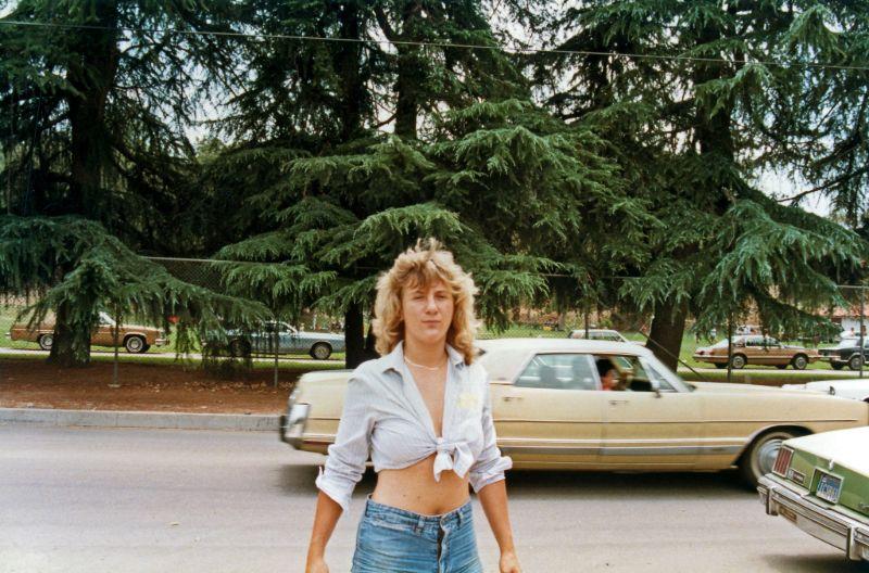  Autors: Zibenzellis69 Atrastās fotogrāfijas parāda 80. gadu jauno sieviešu modes stilus