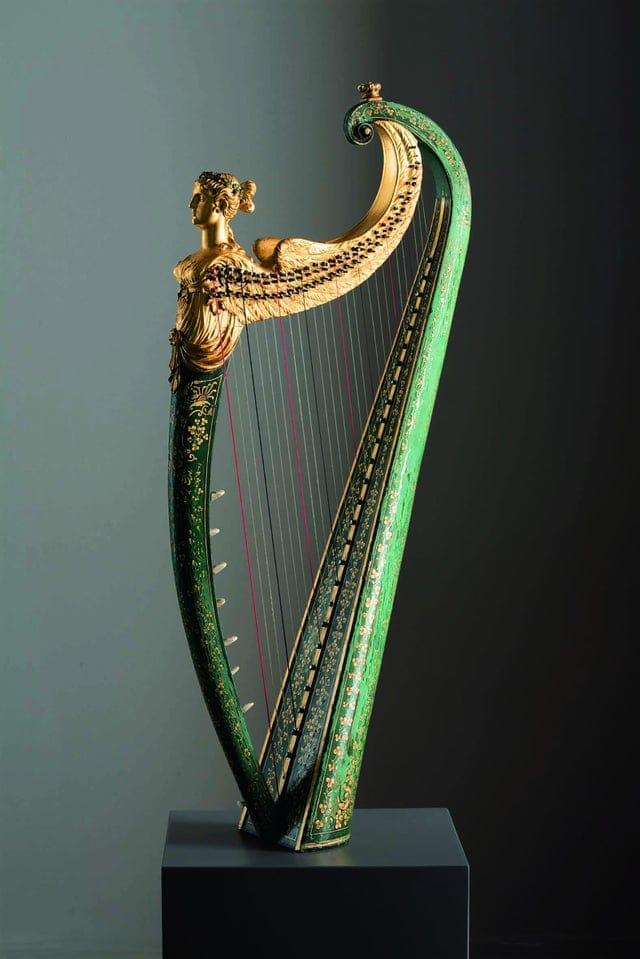 Džona Egana īru arfa 1820 gads Autors: Zibenzellis69 19 stilīgākie pagātnes artefakti, kas ir saglabājušies līdz mūsdienām