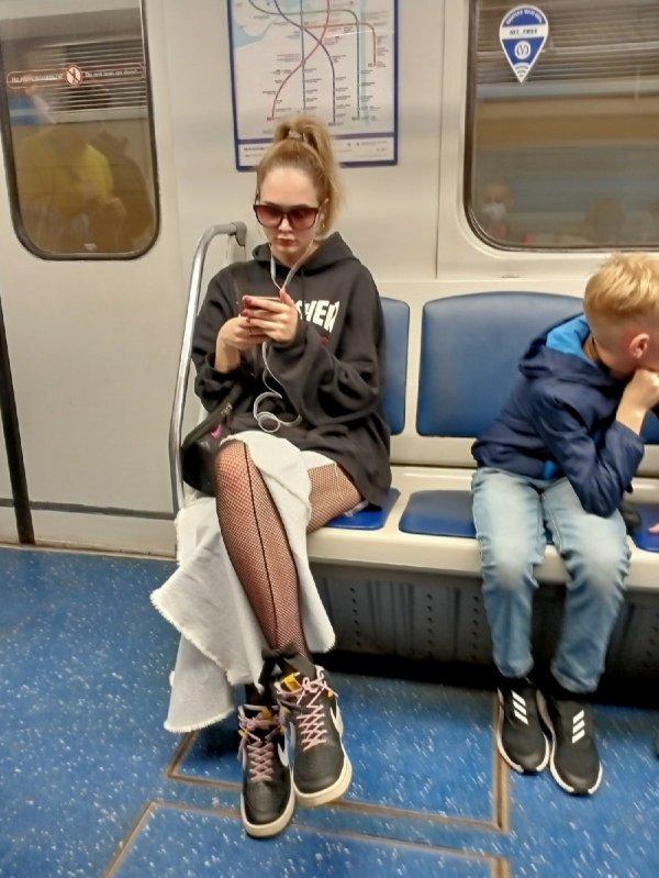  Autors: Zibenzellis69 Modernie cilvēki un varbūt dažs āksts no metro ''pasaules'' (30 bildes)