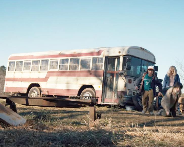 Skolas autobussAutobuss kurā... Autors: Lestets 15 kļūdas seriālā "Stranger Things", ko pamanīja vien acīgākie