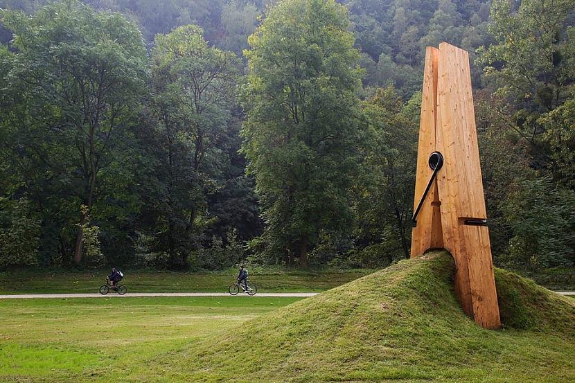 Milzu koka drēbju kņaģis Autors: Zibenzellis69 15 pārsteidzoši milzīgi objekti,kas pat gariem cilvēkiem liek justies kā skudrām