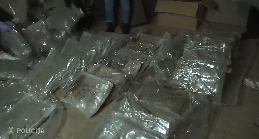 Saistībā ar narkotisko vielu... Autors: matilde VIDEO ⟩ Kādā Jaunmpārupes ēkas pagrabā policija atrada 51 kilogramu marihuānas