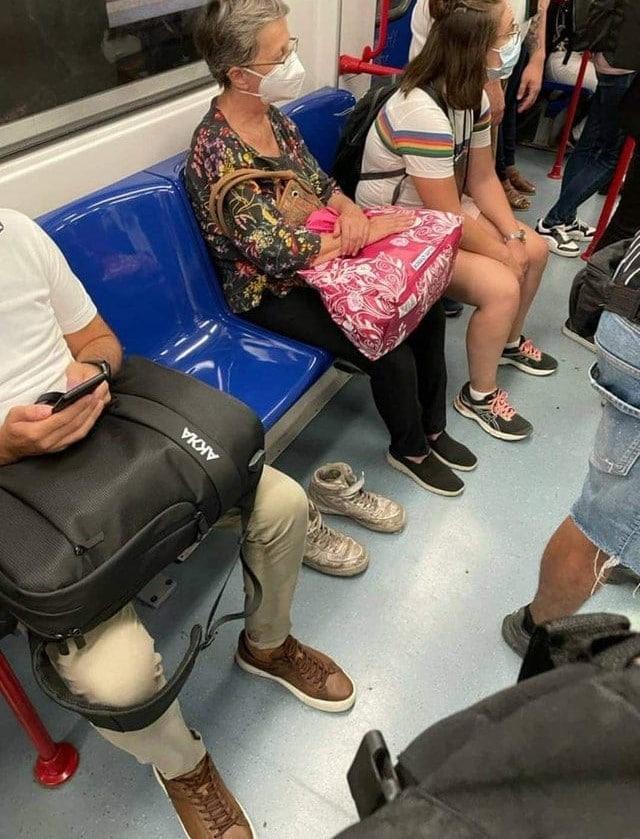 Neredzamais cilvēks Autors: Zibenzellis69 Gadījumi, kad cilvēki metro satikās ar ļoti neparastiem un dīvainiem pasažieriem