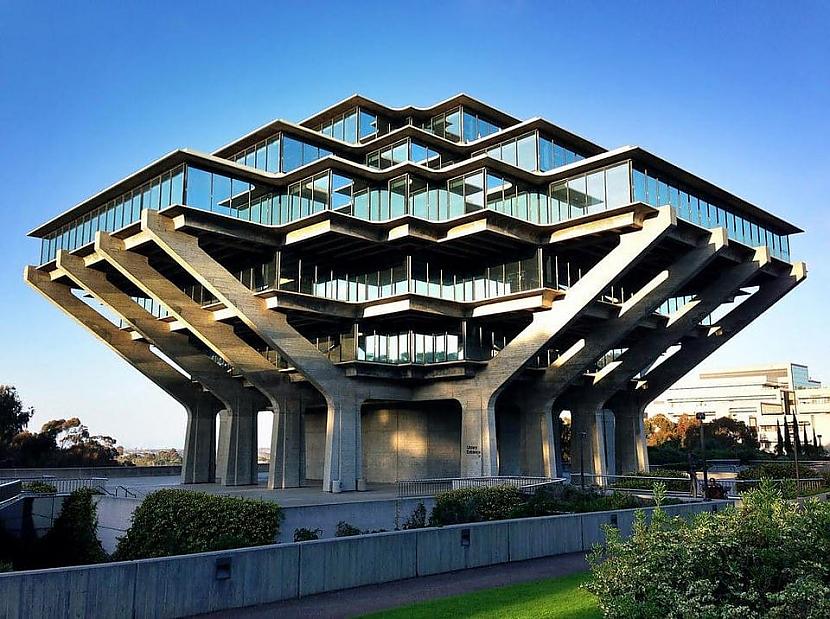 Geisel bibliotēka Kalifornija... Autors: Zibenzellis69 18 pārsteidzošas arhitektūras ēkas, tās izskatās ka citplanētiešu veidotas