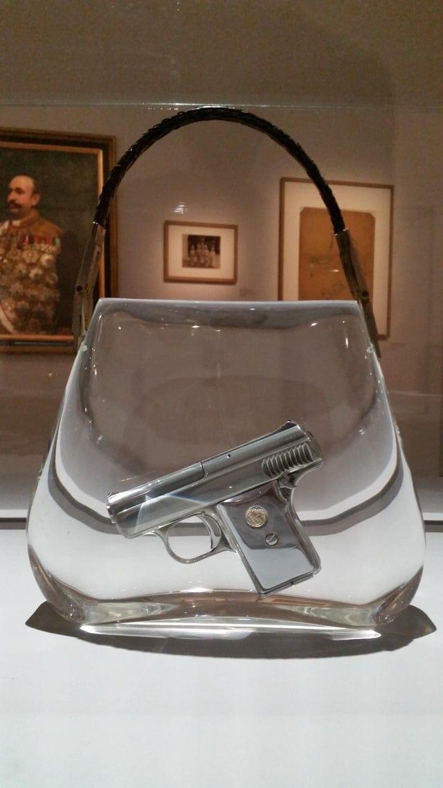 Dizainera Teda Notena stikla... Autors: Zibenzellis69 22 ekstravagantas somas, kas garantēti piesaistīs katra garāmgājēja uzmanību